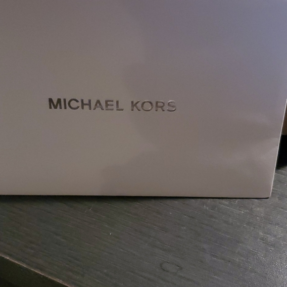 Michael kors  HP briley blush messanger sold out boxed - Picture 4 of 10